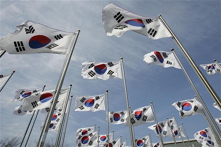 韓国の与党「共に民主党」の有力議員は、韓国は半導体製造に必要な材料や機器の国産化を進めるため年間1兆ウォン（8544億1000万ドル）の投資を目指すと述べた。写真は韓国チョナンで2009年3月撮影（2019年　ロイター／Jo Yong-Hak）