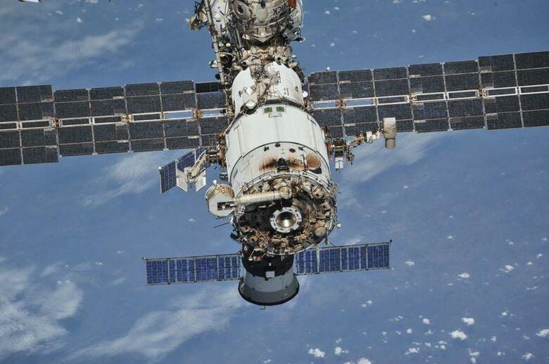 ロシアが、2030年までに新たな宇宙ステーションを打ち上げる構えを見せている。写真は2018年10月、ソユーズから切り離された国際中ステーション。ソユーズから撮影。提供写真（2021年　ロイター/NASA/Roscosmos）