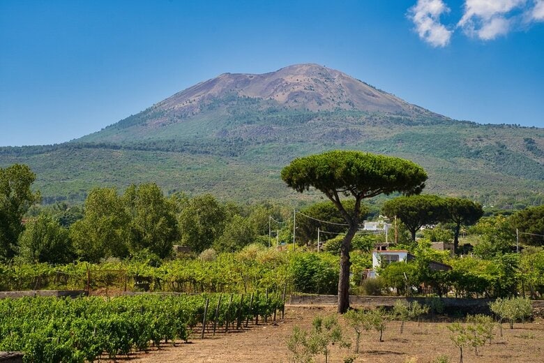 大噴火によって多くの古代ローマの都市を壊滅させたベスビオ火山　Dinand166-shutterstock
