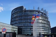 イギリス離脱後のEUで、なぜ「英語公用語論」が逆に強まったのか？...「英語が止まらない」ポーランドとEUの舞台裏