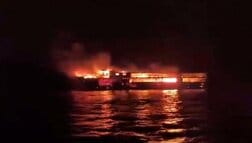 フィリピンでフェリー火災、5人死亡・80人超不明