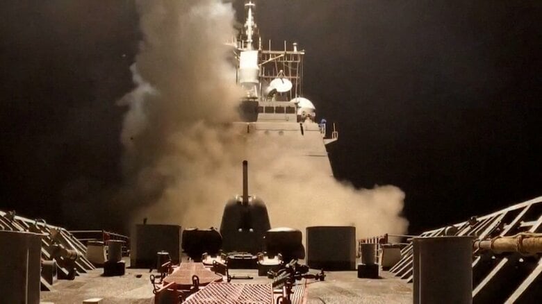 紅海を通る船舶を攻撃したフーシ派を空爆した米軍（2025年3月15日公開映像より）　U.S. Central Command/Handout via REUTERS 