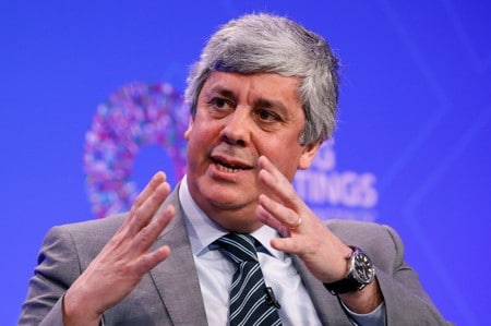 　４月１９日、ユーロ圏各国と国際通貨基金（ＩＭＦ）は米ワシントンで今週開く会合で、ギリシャの将来的な債務削減などについて協議する。ＩＭＦ春季総会セミナーで発言するユーロ圏財務相会合のセンテーノ議長。ワシントンで撮影（２０１８年　ロイター／Aaron P. Bernstein）
