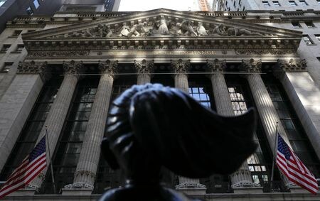 米国株式市場は主要株価３指数が軒並み下落。トランプ大統領が来週にも多くの国に対する相互関税を発表すると述べたことも重しとなった。２０２１年１月撮影（２０２５年　ロイター/Mike Segar）
