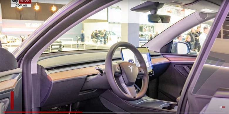 テスラ「モデルY」の車内　Sky News Australia / YouTube