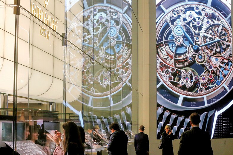 時計、金融などでブランド力を発揮するスイス（時計見本市バーゼルワールド）　ARND WIEGMANN-REUTERS