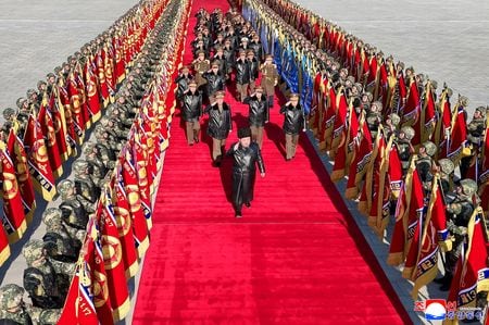 北朝鮮の金正恩朝鮮労働党総書記。2月8日、平壌で撮影。提供写真。 KCNA via REUTERS