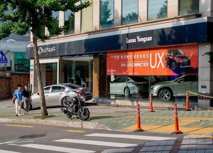 ソウルのレクサス販売店　撮影：佐々木和義