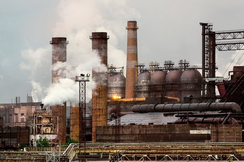 ノボリペツク製鉄所（NLMK）の製鉄所（2017年6月、ロシア・リペツク）　Nordroden-Shutterstock