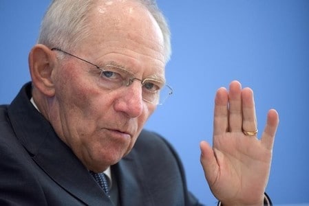 　７月６日、ショイブレ独財務相、ＥＵの単一市場に参加するには、ＥＵが加盟国に保証する移動の自由の原則を受け入れる必要があるとの考え示す（２０１６年　ロイター／Stefanie Loos）