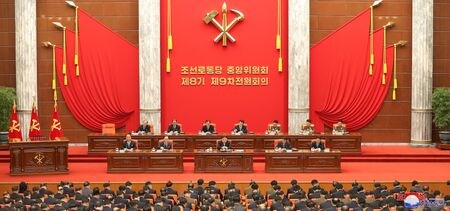 １２月２７日、北朝鮮国営の朝鮮中央通信（ＫＣＮＡ）は、金正恩朝鮮労働党総書記が国家の重要政策を決める党中央委員会拡大総会を開始したと報じた。写真はＫＣＮＡが同日提供（２０２３年　ロイター／KCNA）