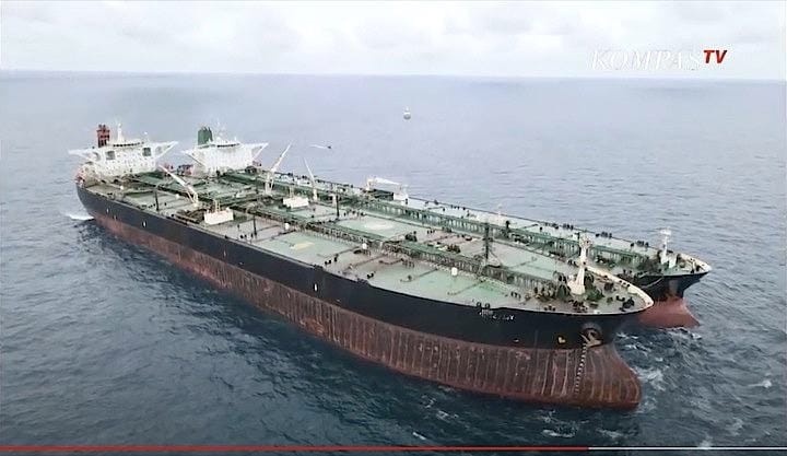 インドネシア側に拿捕された中国とイランのタンカー KOMPSTV / YouTube