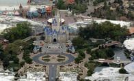 米ディズニー､フロリダのテーマパークを7月から段階的再開へ　パレードや花火は中止