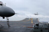台湾侵攻の準備？中国軍機が台湾で執拗な周回飛行　