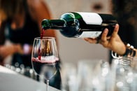 磁石でワインの味が大幅改善！？　気になるテイスティングの結果は