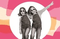 入れ替わる一卵性双生児の娘たち、周りを困らせて遊ぶのをやめて