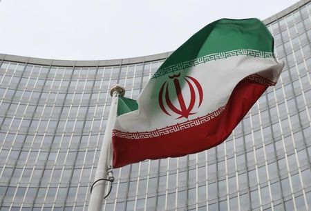 　２月９日、サウジアラビアと隣国バーレーンが、イラン籍の船に対して入港を禁止するなどの制限を課している。写真はイラン国旗、国連で１月撮影（２１０６年　ロイター／Leonhard Foeger）