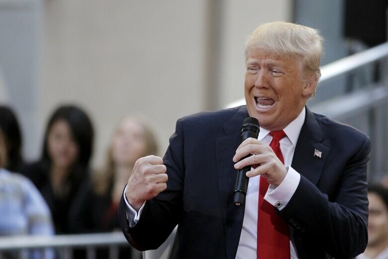 ４月２１日、米大統領選で共和党候補指名を目指すドナルド・トランプ氏は、トランスジェンダーが政府や学校の施設で出生証明書に記載された性別のトイレを使用するよう規定したノースカロライナ州の新法は不必要であり、自分に合ったトイレの使用が認められるべき、との考えを示した。写真はニューヨークで撮影（２０１６年　ロイター/Brendan McDermid）