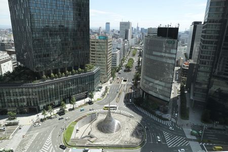 日銀の林新一郎・名古屋支店長は１２日、支店長会議後にオンライン形式で行った会見で、東海地域の生産・輸出動向について、自動車などが増加基調にあるとの見方を示した。写真は２０２０年６月、名古屋駅前で撮影（２０２２年　時事通信）