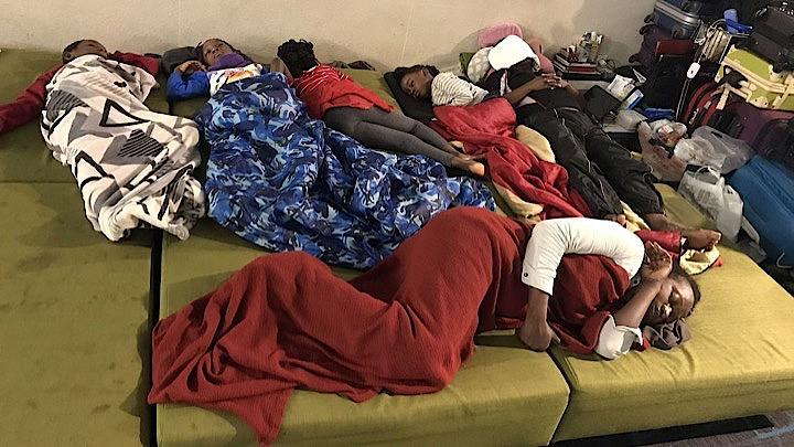 韓国の仁川国際空港に150日以上も“暮らしている”アンゴラから来たルレンドさん一家（筆者提供）