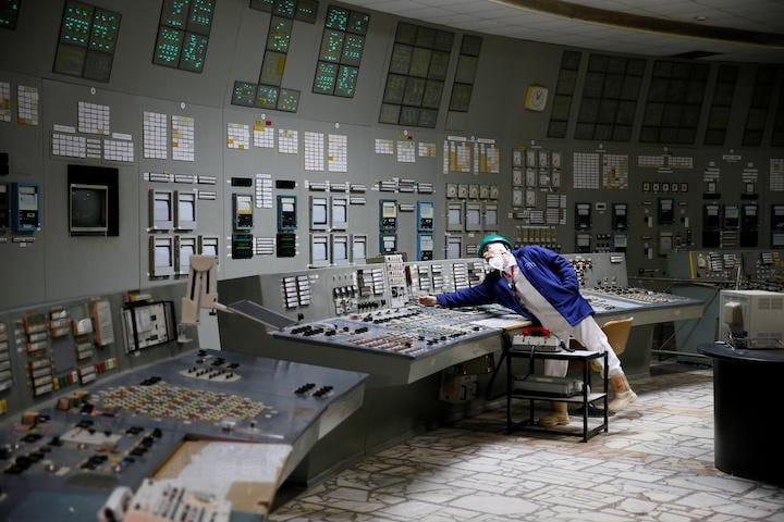 チェルノブイリで再び核分裂反応が加速している  REUTERS/Gleb Garanich/