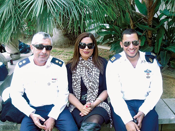 息子オムリ（右）の血筋を絶やさぬために闘うシャハール夫妻　SHAHAR FAMILY