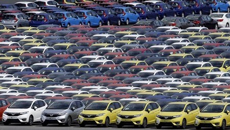 　４月１０日、東京株式市場ではトヨタ自動車など自動車株が上げ幅拡大。２０１５年６月に横浜で撮影（２０１７年　ロイター／Toru Hanai）