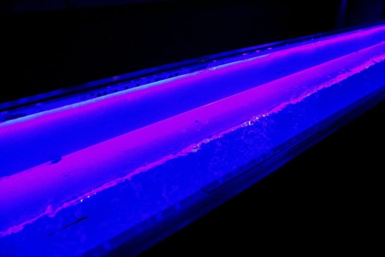 UVライトのイメージ　Maria Eduarda-Unsplash