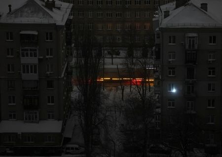 　ウクライナのゼレンスキー大統領は７日、ロシアが６日夜から７日未明にかけて４００機以上のドローン（無人機）と約４０発のミサイルでエネルギー施設に大規模攻撃を行ったと明らかにした。キーウで撮影（２０２６年　ロイター／Gleb Garanich）