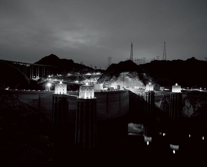 ラスベガス近郊にあるフーバー・ダムと、そのダム湖であるミード湖。コロラド川の水の使用に関する会合でも、この巨大なダムの在り方が重要なテーマとなっている