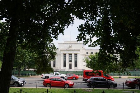 　米連邦準備理事会（ＦＲＢ）副議長に指名されたジェファーソン理事と次期理事候補の２人は２０日公表の議会証言原稿で、インフレ率を目標に戻し、米経済を再び持続可能な成長軌道に乗せるために注力する姿勢をそろって強調した。写真はワシントンのＦＲＢ。２０２２年６月撮影（２０２３年　ロイター／Sarah Silbiger）