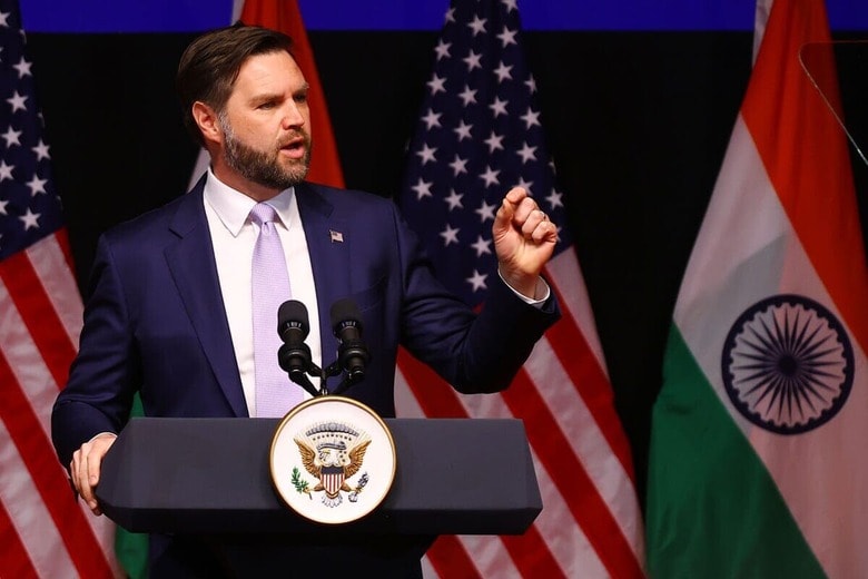 プライベートな旅行のはずなのに、ジャイプールで演説をするバンス　 Vishal Bhatnagar/NurPhoto-Reuters