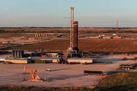 原油先物が100ドル下回る、米イラン和平合意への期待で