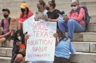 中絶した女性や協力者についての密告をたきつける「超保守化」した米最高裁