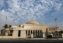 エジプト議会、サウジ軍事支援承認　対フーシ派に直接関与の可能性