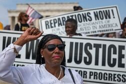 米首都で投票権擁護デモ、数千人参加　公民権後退に警鐘