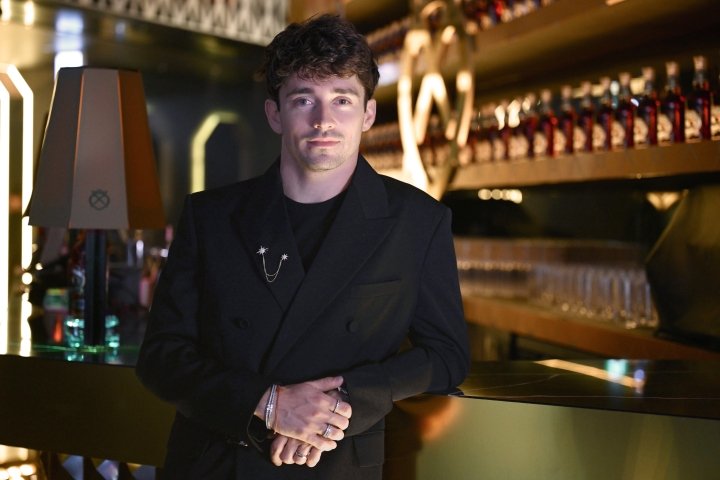 シーバスリーガル「Facets of Success」