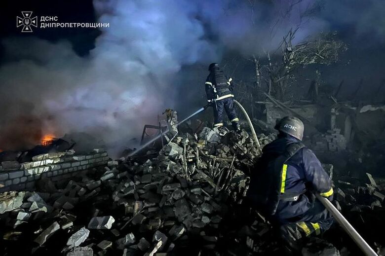７月３０日、ロシアのミサイル攻撃を受けたウクライナ中部のクリブイリフで撮影　State Emergency Service of Ukraine in Dnipropetrovsk Region/Handout via REUTERS