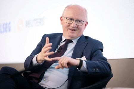 欧州中央銀行（ＥＣＢ）チーフエコノミストのレーン理事は２３日、高止まりしているサービスインフレが今年鈍化し、全体のインフレ率が目標の２％に戻るとＥＣＢは確信していると述べた。ロンドンで２０２４年６月撮影（２０２５年　ロイター／Anna Gordon）