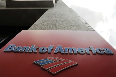 ６月２８日、米大手銀行は２８日、第３・四半期の配当を引き上げる計画を発表した。写真は２０１８年７月、ニューヨークのバンク・オブ・アメリカ支店で撮影（２０２４年　ロイター/Lucas Jackson）