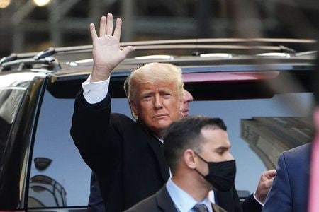　３月１６日、トランプ前米大統領は、２０２４年大統領選に再出馬するかどうかを２２年１１月の中間選挙後に決断すると述べた。ニューヨークで９日撮影（２０２１年　ロイター／Carlo Allegri）