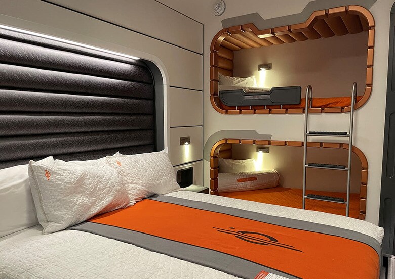 世界観に浸れる体験型宿泊に「人生最高の体験」という声もあったが（2022年2月24日、米オーランド）　Lisa Richwine-REUTERS