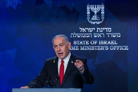 　フランス、英国、カナダの首脳が今週、イスラエルがパレスチナ自治区ガザでの新たな軍事攻撃を停止しなければ「具体的な行動」を取ると警告したことについて、イスラエルのネタニヤフ首相は、イスラム組織ハマスに手を貸したがっているなどとして非難した。エルサレムで２１日代表撮影（２０２５年　ロイター）
