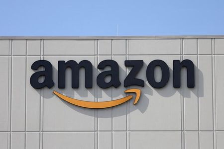 　８月１６日、米アマゾン・ドット・コムは、人件費や物流費の上昇を相殺するため、年末商戦期に一部出品者に追加手数料を課すと発表した。写真は４月、ニューヨークで撮影（２０２２年　ロイター／Andrew Kelly）
