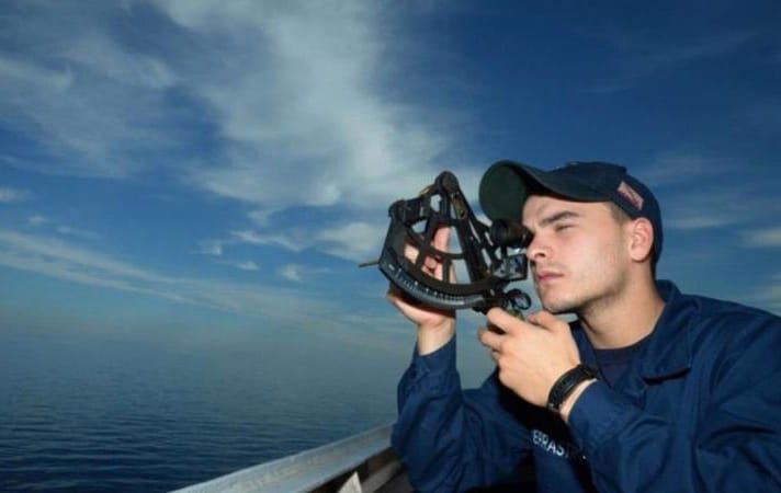 サイバー戦争下では、再び、天測航法が行われる？　Jared King-U.S. Navy