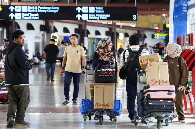 写真は閉鎖されたスカルノハッタ国際空港。6日、インドネシア・ジャカルタ近郊で撮影。 REUTERS/Ajeng Dinar Ulfiana