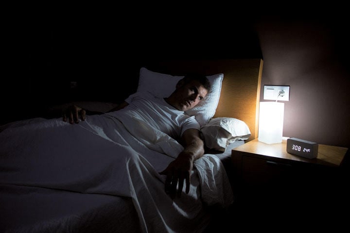 一度目覚めると、あれこれ考え始めて眠れないまま夜明けを迎えることに　CAVAN IMAGES/GETTY IMAGES