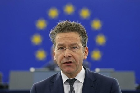 　７月１１日、ユーロ圏財務相会合（ユーログループ）のデイセルブルム議長（オランダ財務相）は１１日、イタリアの銀行が抱える問題について、直ちに危機に発展する公算は小さいと述べた上で、銀行の救済にあっては民間投資家も一定の損失を負うべきだとの考えを示した。写真は仏ストラスブールで昨年１２月撮影（２０１６年　ロイター／Vincent Kessler）