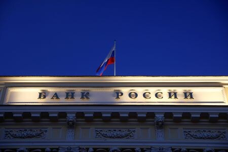ロシア中央銀行は１２日、政府系ファンド「ナショナル・ウェルス・ファンド（ＮＷＦ）」の補充に向け、中国、インド、トルコなどの「友好国」の通貨を購入することを検討していると明らかにした。西側諸国の制裁措置によりドルとユーロが購入できなくなっていることが背景にあるとみられる。（２０２２年　ロイター／Maxim Shemetov）