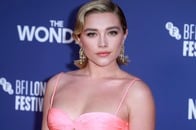 大事な部分を解放...英人気女優、今年もシースルードレス姿で降臨...批判に屈せず